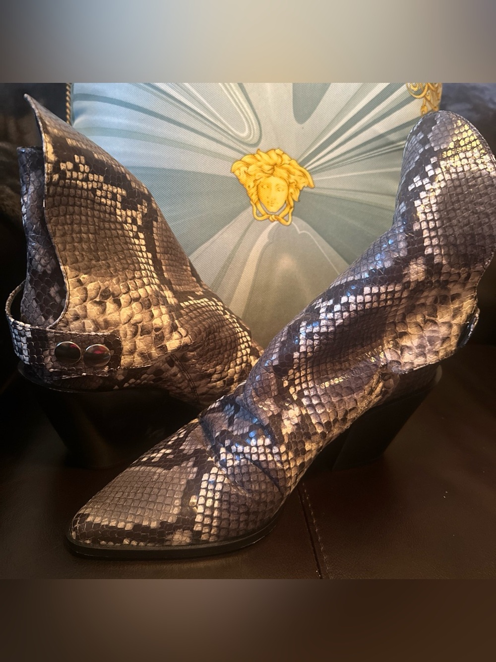 Butter WMs 9 Gray Snakeskin Reptile Cutout Ankle Booties Pointed Toe Block heel